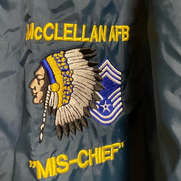 McClellan AFB Air Force USAF Snap Down Indian “Mis-Chief” Windbreaker Unisex L - Picture 3 of 6